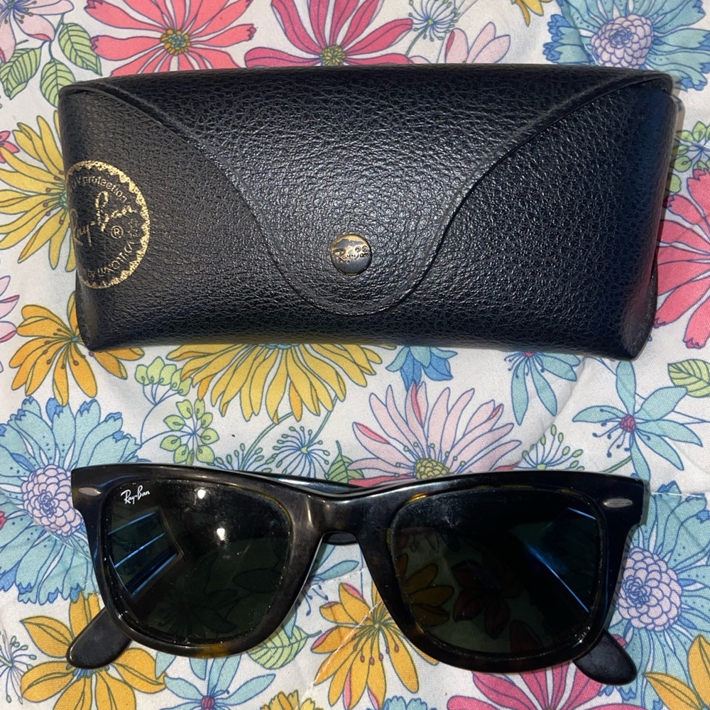 Ray-Ban Black Sunglasses with Case